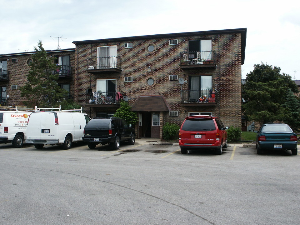 1948-1962 N Green Ln in Palatine, IL - Foto de edificio