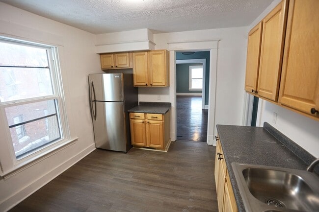 1222 Wealthy St SE in Grand Rapids, MI - Building Photo - Building Photo