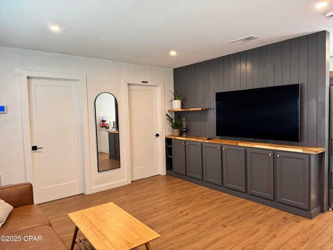 6427 Oak Shr Dr in Panama City, FL - Building Photo - Building Photo