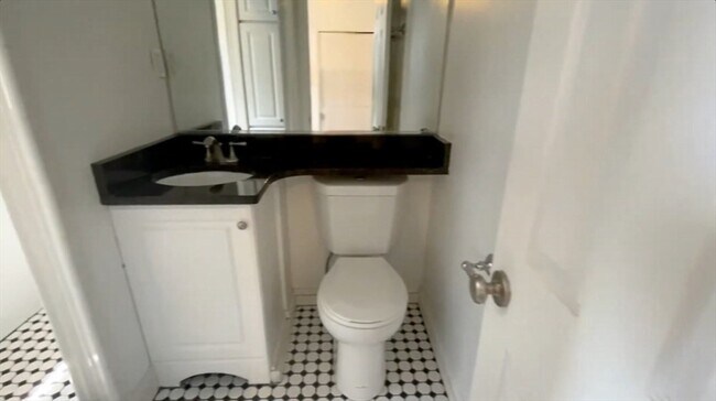 128 Hemenway St, Unit 24 in Boston, MA - Foto de edificio - Building Photo