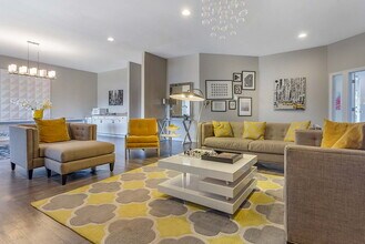 The Montclaire in Sunnyvale, CA - Foto de edificio - Building Photo