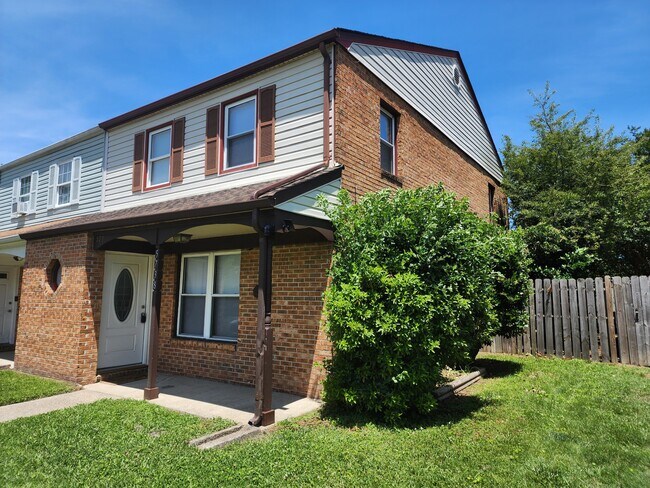 5738 E Hastings Arch in Virginia Beach, VA - Building Photo - Building Photo