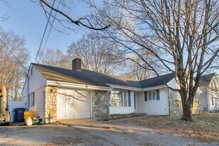 275 High St in Windham, CT - Building Photo