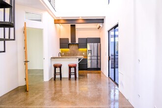 1447 11th St, Unit B in Santa Monica, CA - Foto de edificio - Building Photo