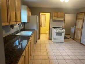 211 W Thomas St, Unit 211 W Thomas St in Wausau, WI - Building Photo - Building Photo