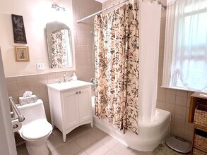 82 Stearns Rd in Brookline, MA - Building Photo - Building Photo