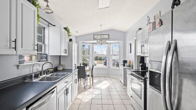 2051 W Windgate Ct in Jacksonville, NC - Building Photo - Building Photo