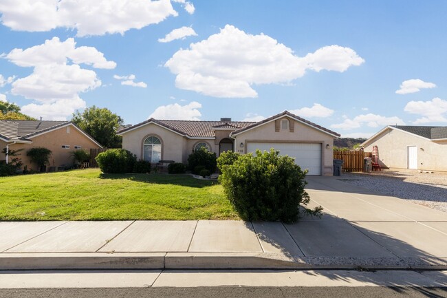 118 S 2000 E in Saint George, UT - Foto de edificio - Building Photo