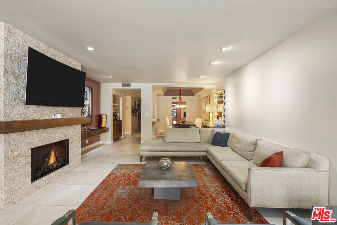 8455 Fountain Ave in West Hollywood, CA - Building Photo