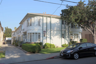 911 N Sweetzer Ave in West Hollywood, CA - Building Photo