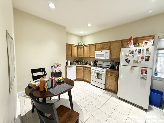 36 Hawthorne St, Unit 1