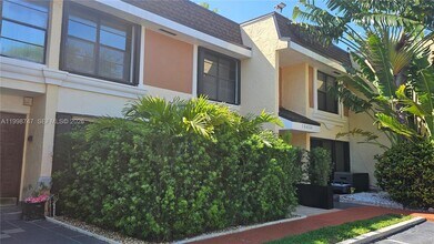 16446 NE 27th Pl in Aventura, FL - Building Photo - Building Photo
