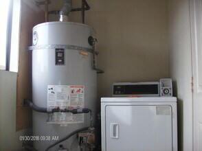 1570 W 207th St, Unit #2 in Torrance, CA - Building Photo - Building Photo