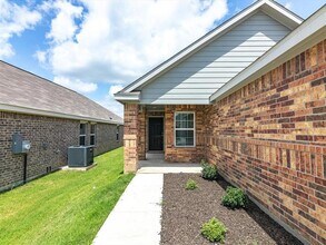 1604 Acts Ln in Ennis, TX - Building Photo - Building Photo