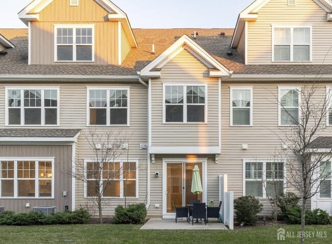 property at 905 Greenland Square
