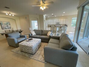 28200 Caballero Way in Bonita Springs, FL - Foto de edificio - Building Photo