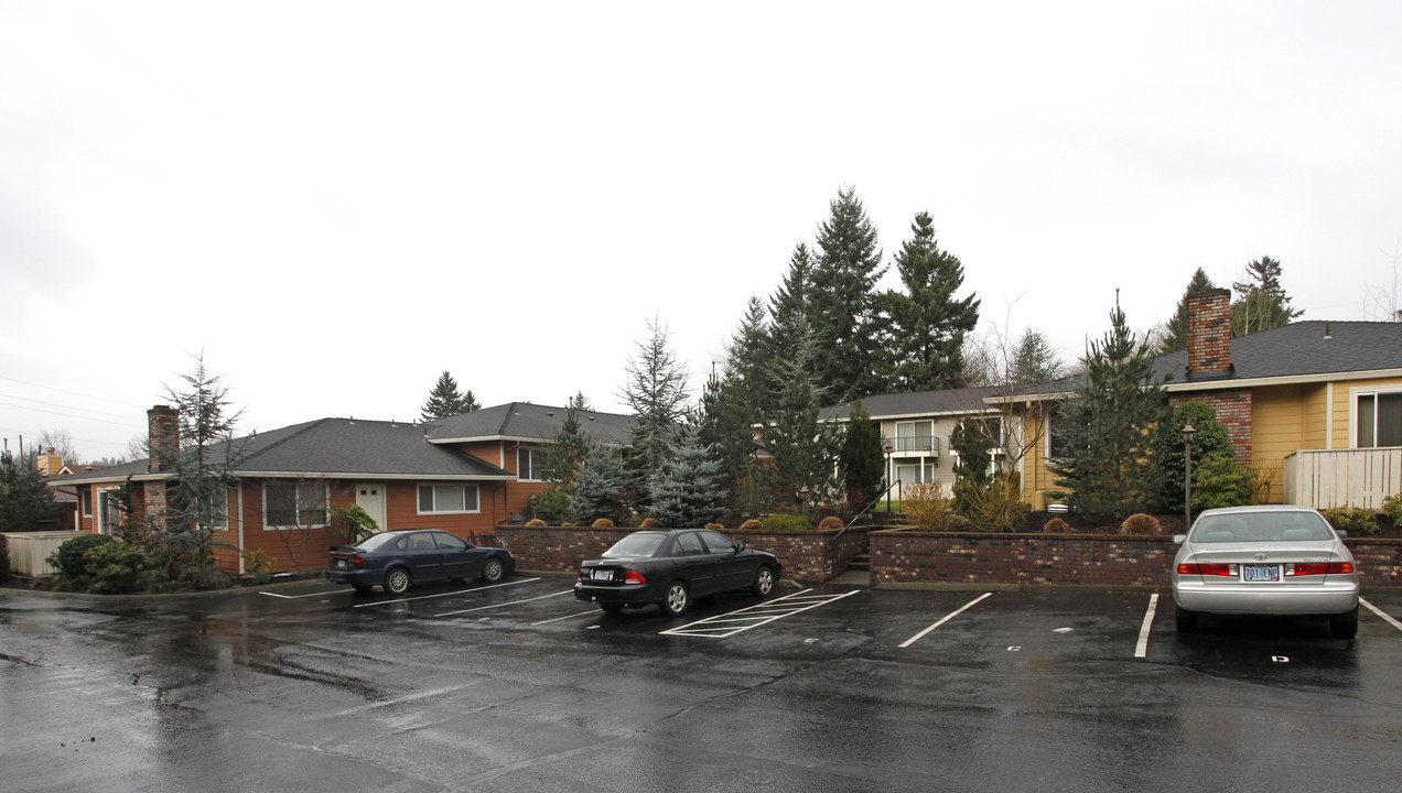 Crestview Terrace Condominiums in Portland, OR - Building Photo