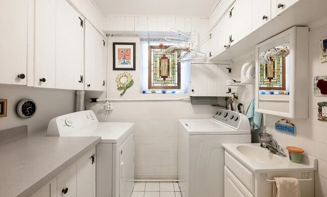 9509 Lincolnwood Dr in Evanston, IL - Building Photo - Building Photo