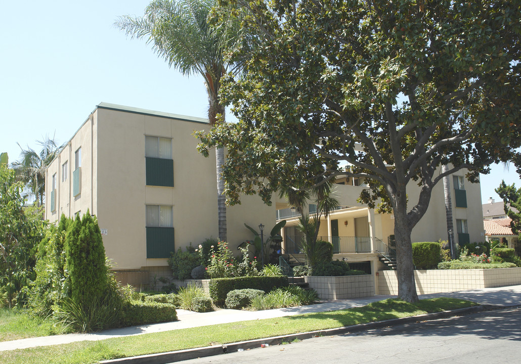 23-25 N El Molino St in Alhambra, CA - Building Photo