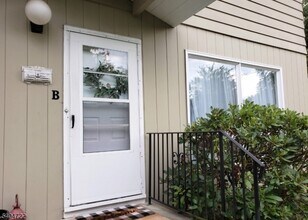 19 Grove St in Wanaque, NJ - Building Photo - Building Photo