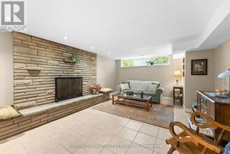 46 Johnson Rd in Aurora, ON - Building Photo - Building Photo