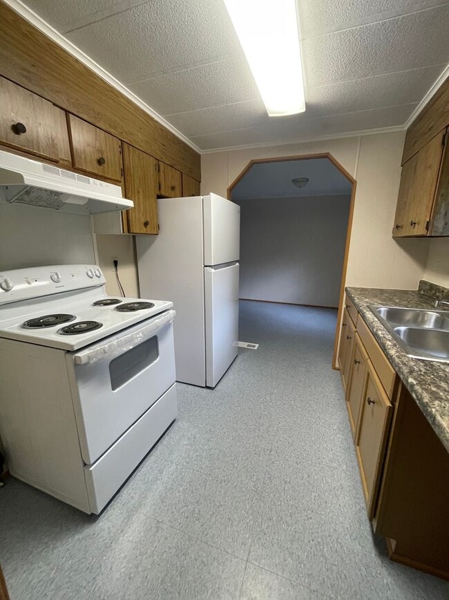 38031 Meyer Ave in Zephyrhills, FL - Building Photo - Building Photo