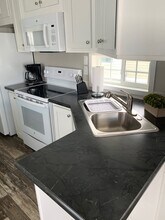 2580 NE Indian River Dr, Unit 4 in Jensen Beach, FL - Foto de edificio - Building Photo