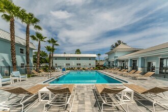 Surf Apartments in Atlantic Beach, FL - Foto de edificio - Building Photo