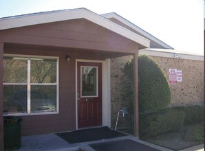 Grove Park Terrace in Waxahachie, TX - Building Photo - Building Photo