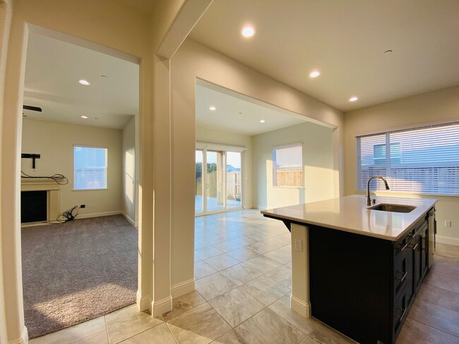 2226 N Highland Ave in Clovis, CA - Building Photo - Building Photo