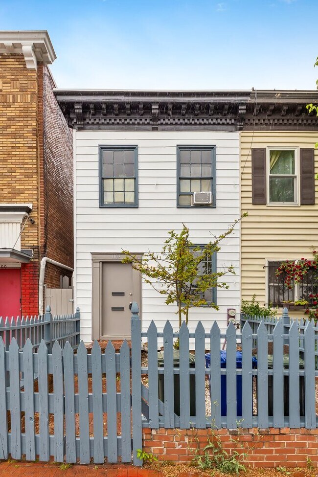 property at 1102 K St SE