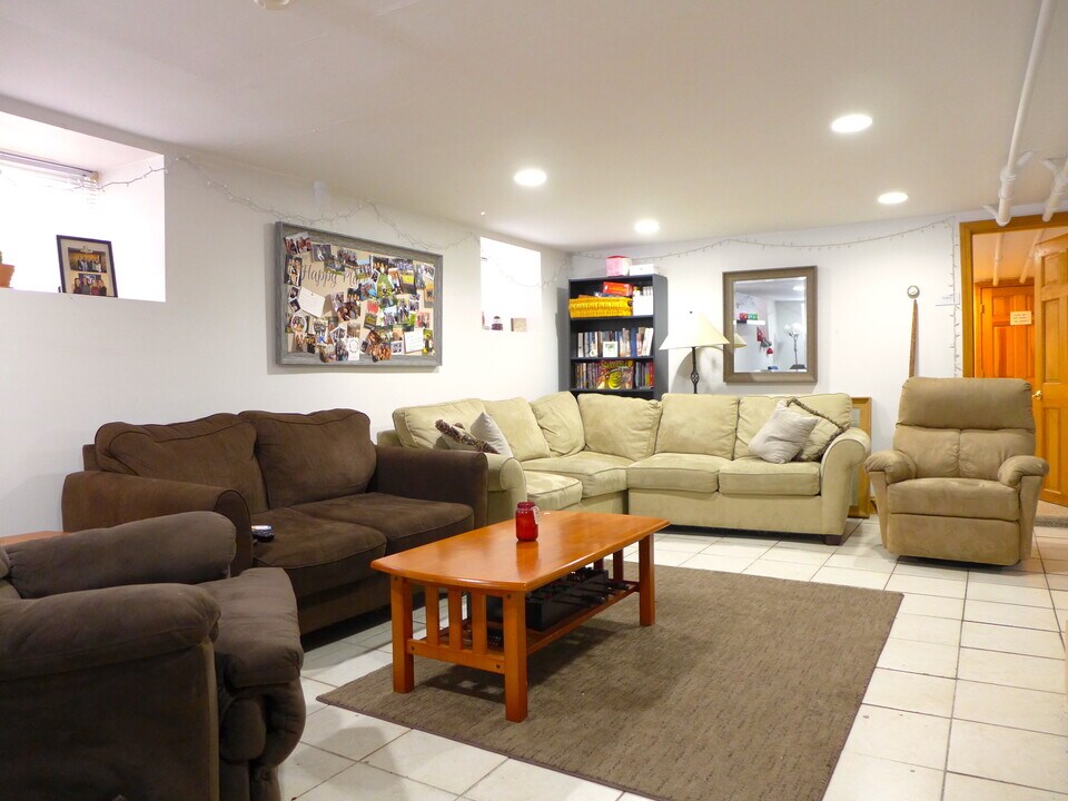 35 Blenford Rd, Unit 1 in Boston, MA - Building Photo