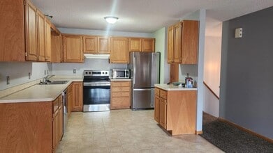 779 9th St SE in Forest Lake, MN - Foto de edificio - Building Photo