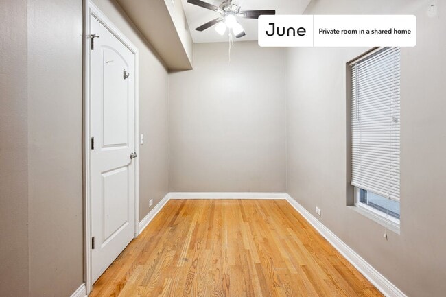 Private bedroom in 3 bed/1 bath Home in Chicago, IL - Building Photo - Building Photo