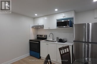 17 Darnborough Way in Toronto, ON - Building Photo - Building Photo