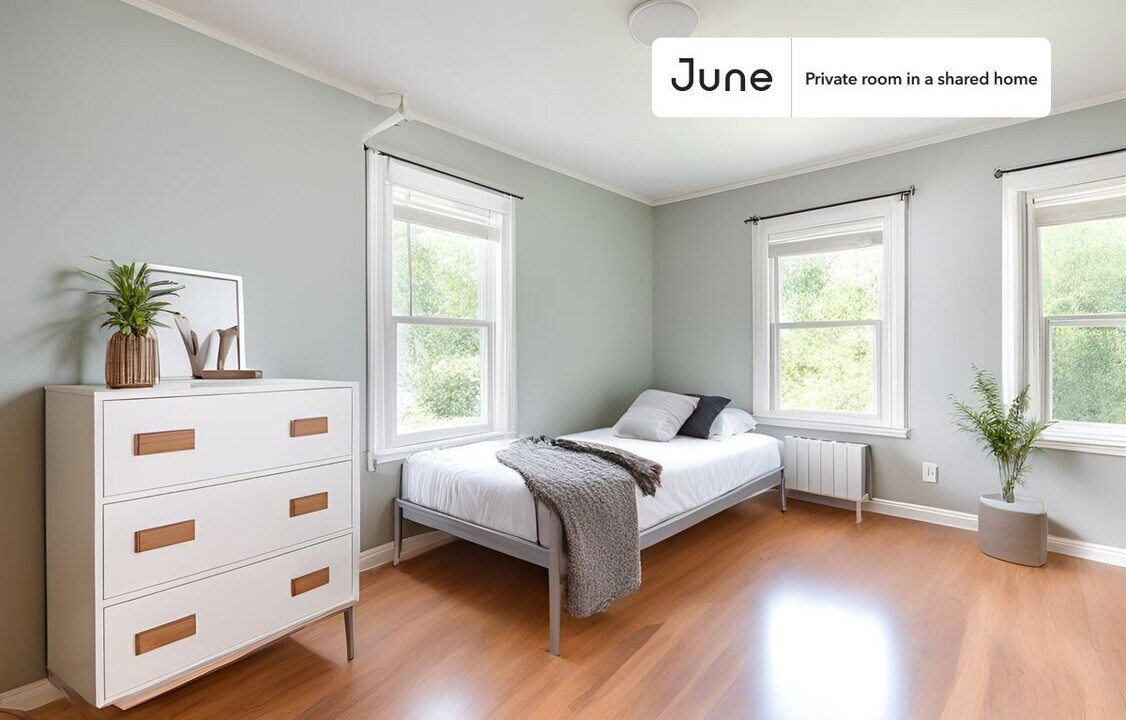 Private bedroom in 4 bed/1 bath Home in Boston, MA - Building Photo