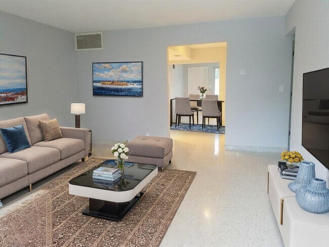 2494 NE 5th Ave in Boca Raton, FL - Building Photo - Building Photo