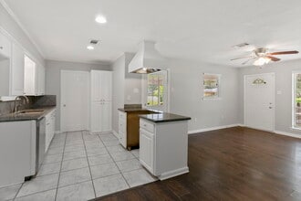 9644 Meadowdale Dr in Baton Rouge, LA - Foto de edificio - Building Photo