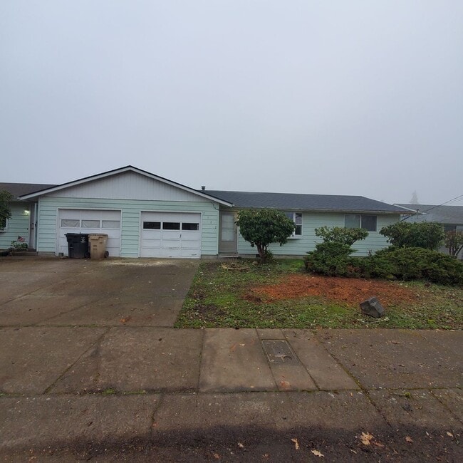 property at 2122-2124 SE Jefferson St