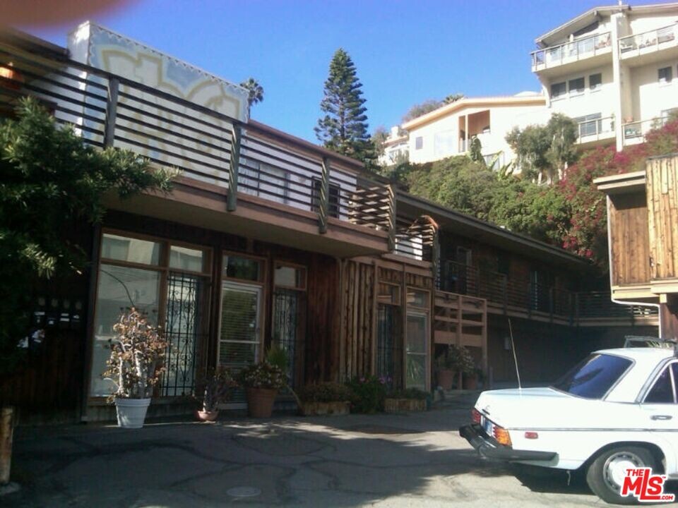 21361 E Pacific Coast Hwy-Unit -4 in Malibu, CA - Building Photo