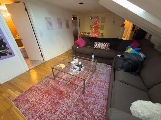 26 Greylock Rd, Unit 3