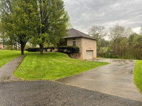 1212 Ridgewood Ct in Johnson City, TN - Foto de edificio - Building Photo