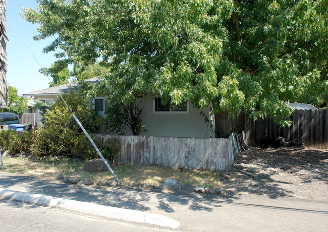 1474 Franquette Ave in Santa Rosa, CA - Building Photo - Building Photo