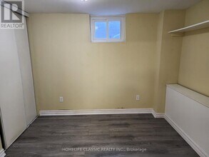 64 Parkway Ave in Markham, ON - Building Photo - Building Photo