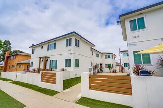 10239 Woodworth Ave in Inglewood, CA - Foto de edificio - Building Photo