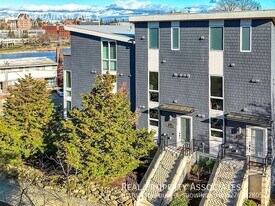 3220 Franklin Ave E in Seattle, WA - Building Photo