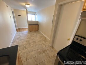 385 Dorchester St, Unit B4 in Boston, MA - Building Photo - Building Photo
