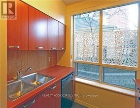 51 Harrison Garden Blvd in Toronto, ON - Building Photo - Building Photo