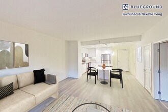 2400 W El Camino Real in Mountain View, CA - Building Photo - Building Photo