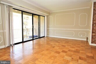 6008 Westchester Park Dr in College Park, MD - Building Photo - Building Photo